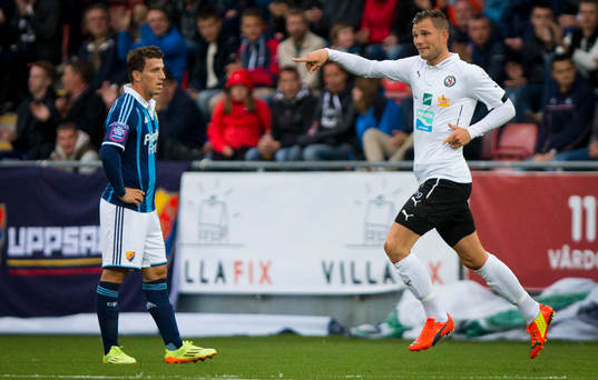 Örebros Robin Åhman Persson och Djurgårdens Erton Fejzullahu 