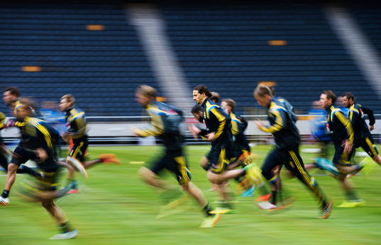 Zlatan Ibrahimovic joggar tillsammans med lagkamrater