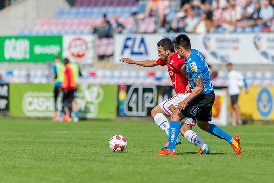 Kalmars Ismael Silva Lima och Halmstads Antonio Rojas