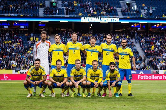 Sveriges spelare ställer upp för ett lagfoto Övre raden