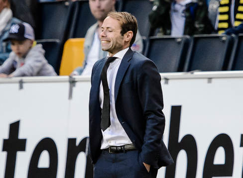 s tränare Andreas Alm under fotbollsmatchen i Allsvenskan mellan AIK och Brommapojkarna den 2 juni 2014.
