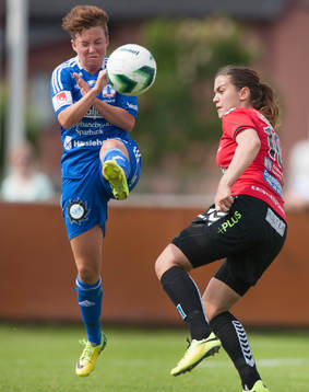 Vittsjös Elin Nilsen och Kristianstads Marija Banusic  i matchen i damallsvenskan mellan Kristianstad och Vittsjö i Kristianstad 7 juni.