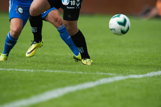 Kamp om bollen i matchen i damallsvenskan mellan Kristianstad och Vittsjö i Kristianstad 7 juni.