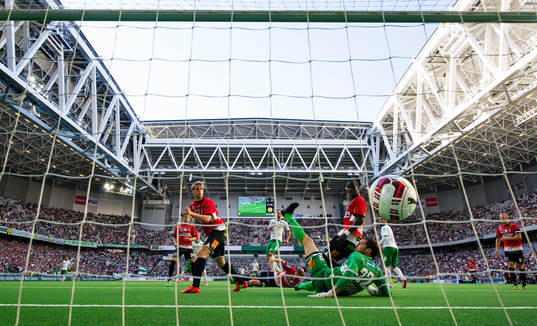 Hammarbys Kennedy Bakircioglu skjuter in 1-0 bakom