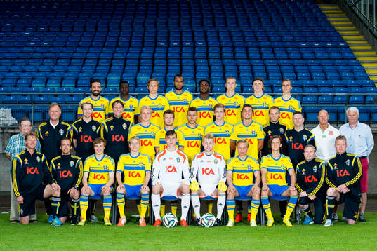 U21 Sveriges trupp och ledarstab och övrig personal poserar för ett lagfoto