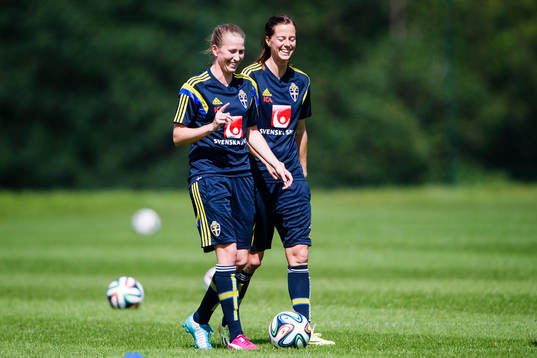 Sveriges Emma Berglund och Lotta Schelin