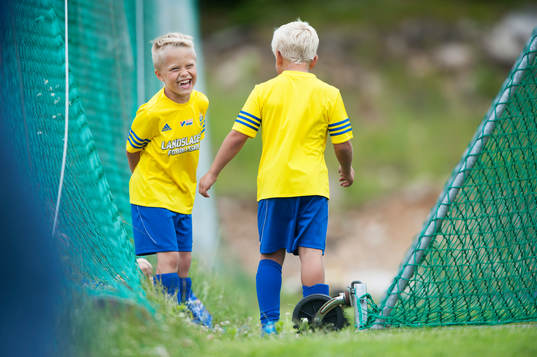 Bollkallar i matchen i division 3 mellan Saxemara och IFK Hässleholm i Ronneby 14 juni.
