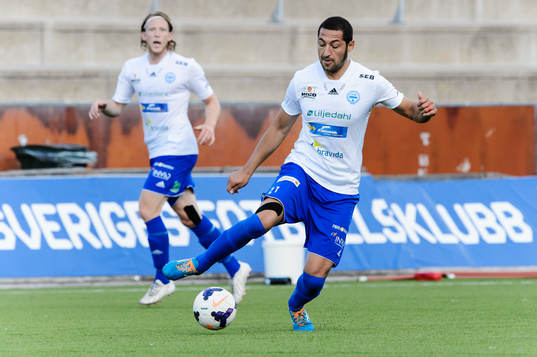 Värnamos Herve Tchami och i bakgrunden syns David Björkeryd