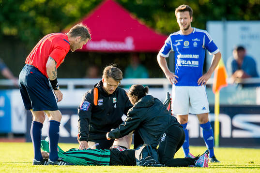 Varbergs Ardian Rexhepi skadas och får utgå