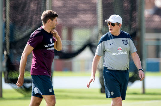 Englands tränare Roy Hodgson och Steven Gerrard