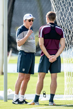 Englands tränare Roy Hodgson och Steven Gerrard