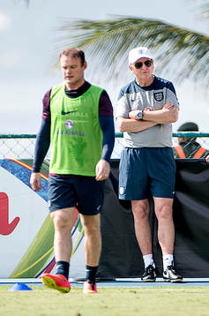 Englands Wayne Rooney och tränare Roy Hodgson