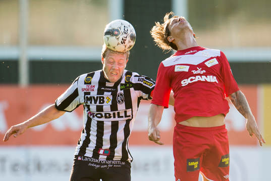 Landskronas Johnny Lundberg och Assyriskas Fredrik Holster