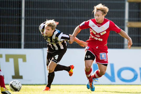 Landskronas Martin Rudolfsson och Assyriskas Christopher Brandeborn
