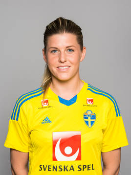 Sveriges damfotbollandslags Olivia Schough poserar för ett porträtt den 17 juni 2014 i Stockholm.