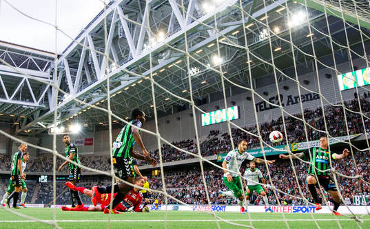 Hammarbys Marko Mihajlovic oroar framför mål