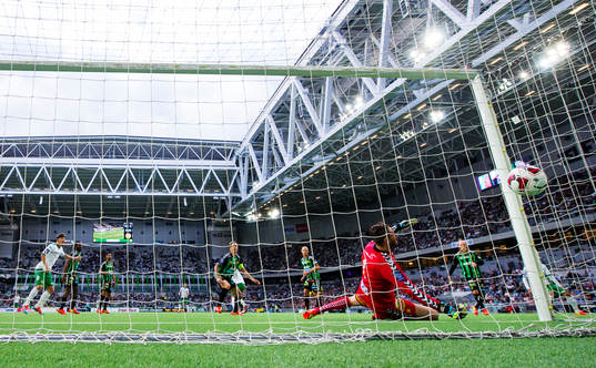 GAIS målvakt Tommi Vaiho släpper in 1-2 från Hammarbys