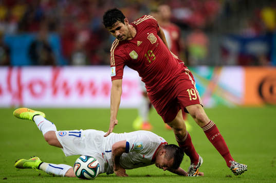 Chiles Gary Medel och Spaniens Diego Costa