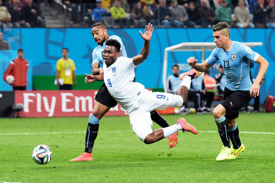 Englands Daniel Sturridge  rivs ner