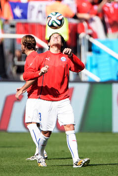 Chiles Miiko Albornoz innan fotbollsmatchen mellan Holland och Chile