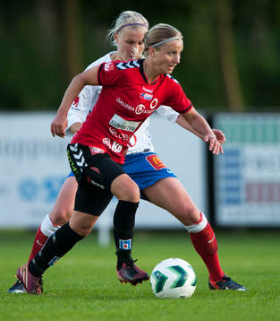 Kristianstads Gudny Björk Odinsdottir och Örebros Elin