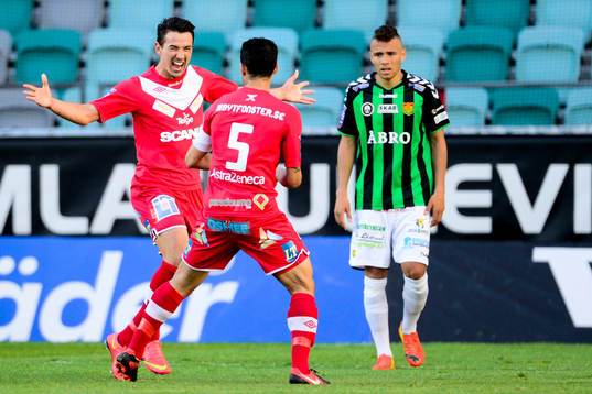 Assyriskas Fuad Hyseni (tv)) jublar efter 0-2