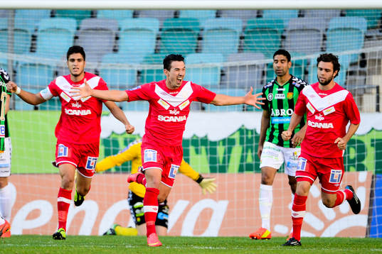 Assyriskas Fuad Hyseni (m) jublar efter 0-2