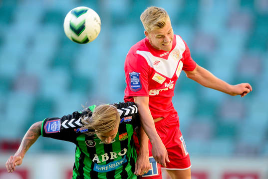 Assyriskas Jens Jacobsson i nickduell med GAIS Andreas Drugge