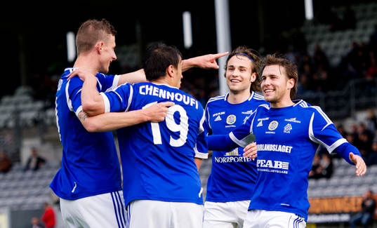 GIF Sundsvalls Johan Eklund har gjort 0-1 och jublar med