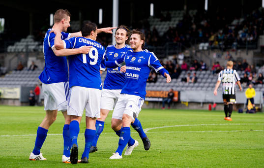 GIF Sundsvalls Johan Eklund har gjort 0-1 och jublar med