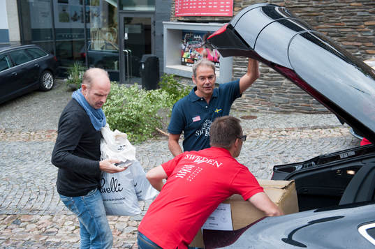 Arrangören Bosse Nilsson samtalar med Thomas Ravelli och Peter Karlsson