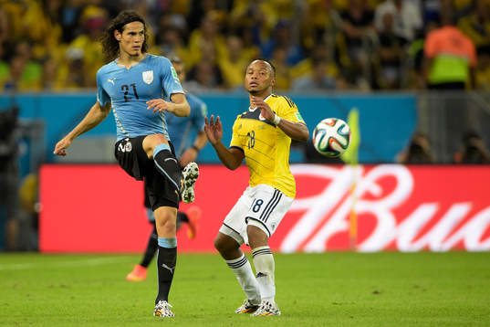 Uruguays Edinson Cavani och Colombias Juan Zuniga