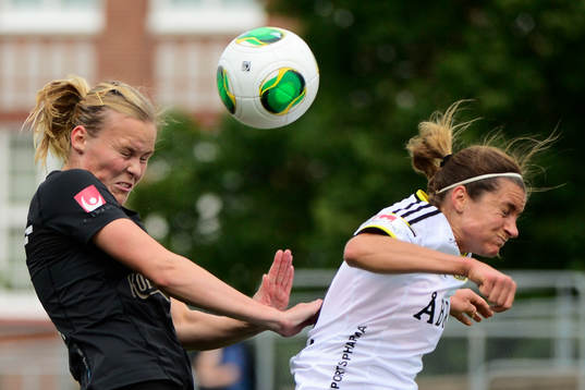Göteborgs Annica Sjölund  och AIKs Madeleine Tegström