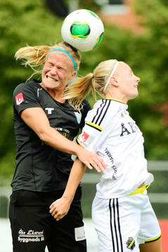Göteborgs Kathlene Fernström och AIKs Sara Storck
