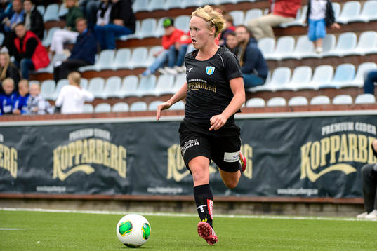 Göteborgs Sofia Skog med bollen