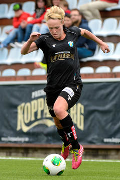 Göteborgs Sofia Skog med bollen