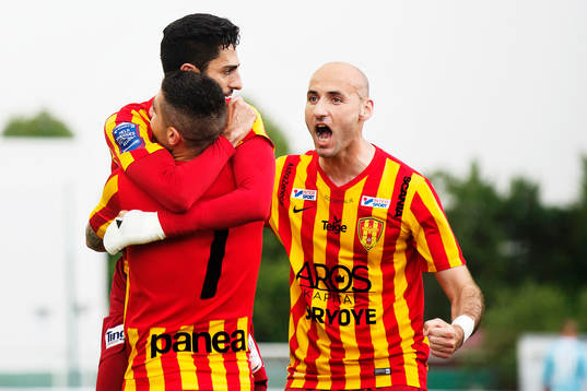 Syrianskas Dinko Felic jublar och springer mot Isa Demir