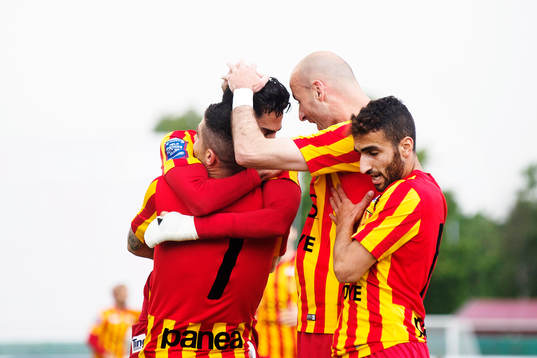 Syrianskas Charbel George (höger) och Dinko Felic (mitten)