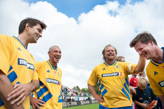 Niklas Strömstedt, Henrik Larsson, Jonas Thern och Stefan Schwarz i jubileumsmatchen VM-laget 1994 i Grevie 29  juni.
