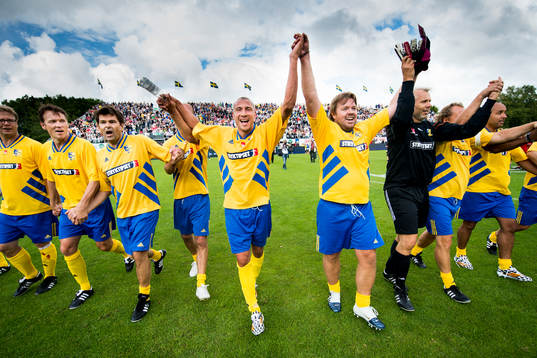 Bla gjennom flere bilder av Fotboll, Jubileumsmatchen, VM-laget 1994 - Motståndarlaget
