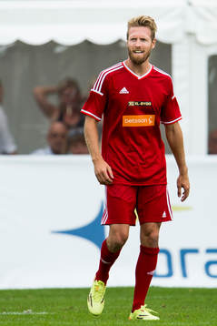 Motståndarlagets Christian Wilhelmsson