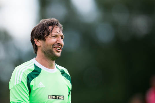 Motståndarlagets målvakt Rami Shaaban