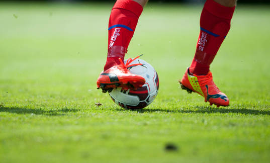 Bollkontroll i träningsmatchen i fotboll mellan Helsingborg och Kalmar i Bromölla 30 juni.
