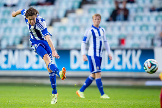 IFK Göteborgs Lasse Vibe skjuter ett skott