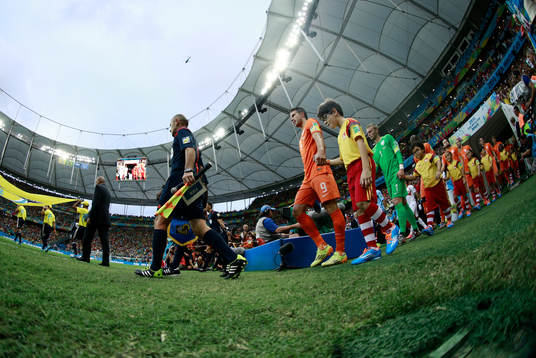  Football - Netherlands v Costa Rica - FIFA World Cup Brazil 2014 - Quarter Final - Arena Fonte Nova, Salvador, Brazil - 5/7/14 Holland's Robin van Persie leads his team out before the match 