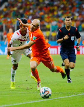  Football - Netherlands v Costa Rica - FIFA World Cup Brazil 2014 - Quarter Final - Arena Fonte Nova, Salvador, Brazil - 5/7/14 Holland's Arjen Robben (R) is fouled by Costa Rica's Giancarlo Gonzalez  