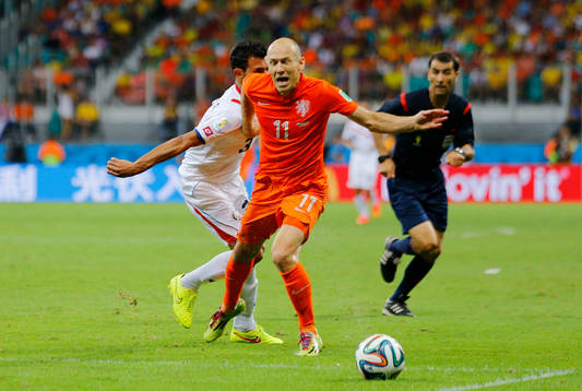  Football - Netherlands v Costa Rica - FIFA World Cup Brazil 2014 - Quarter Final - Arena Fonte Nova, Salvador, Brazil - 5/7/14 Holland's Arjen Robben (R) is fouled by Costa Rica's Giancarlo Gonzalez  