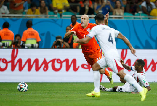  Football - Netherlands v Costa Rica - FIFA World Cup Brazil 2014 - Quarter Final - Arena Fonte Nova, Salvador, Brazil - 5/7/14 Holland's Arjen Robben (L) in action 