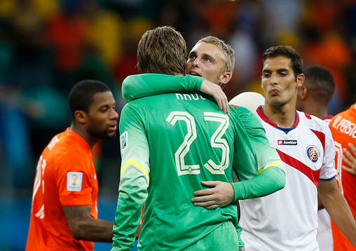 Bla gjennom flere bilder av Fotbolls-VM 2014, Dag 24, Holland - Costa Rica
