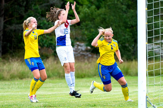 Sveriges Ebba Wieder jublar efter att ha gjort 1-0